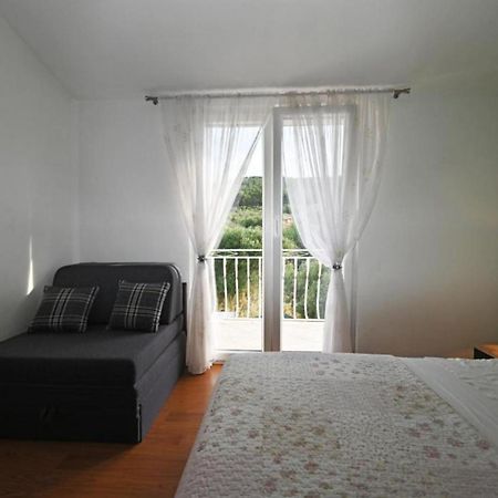 Apartments Mihovilovic - 50 M From Beach Slatine Exterior foto