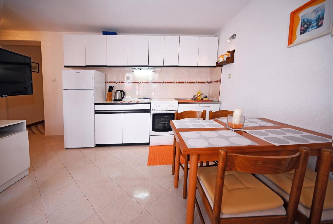 Apartments Mihovilovic - 50 M From Beach Slatine Habitación foto