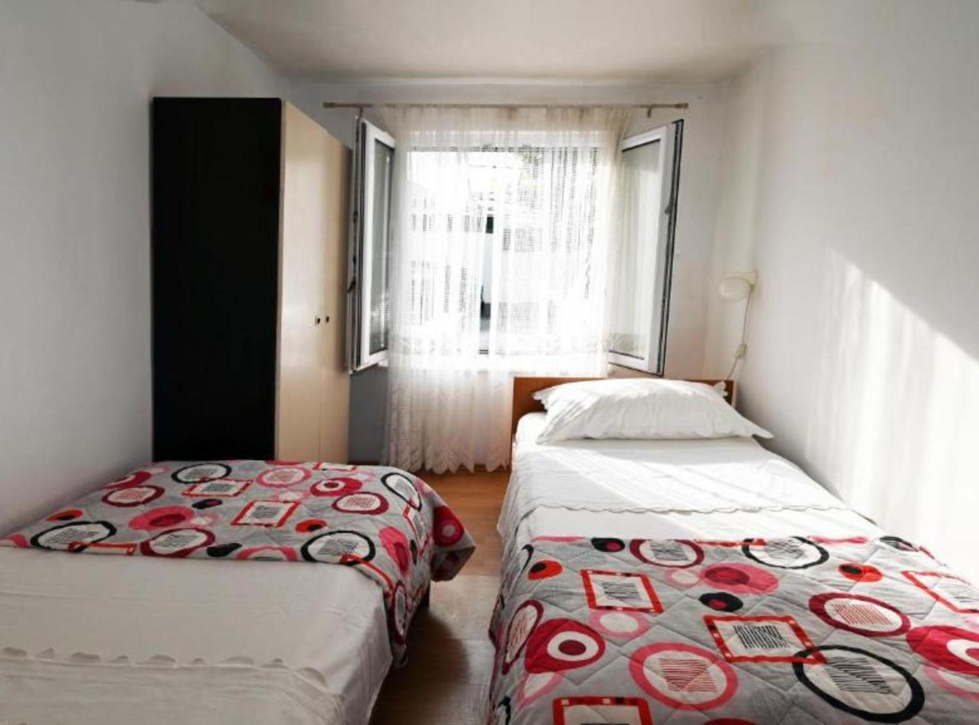 Apartments Mihovilovic - 50 M From Beach Slatine Exterior foto