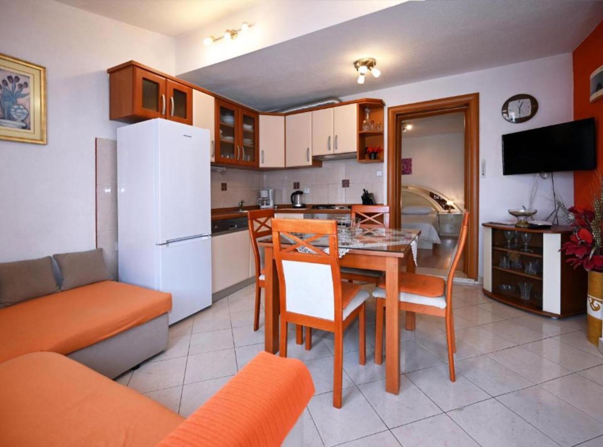 Apartments Mihovilovic - 50 M From Beach Slatine Habitación foto